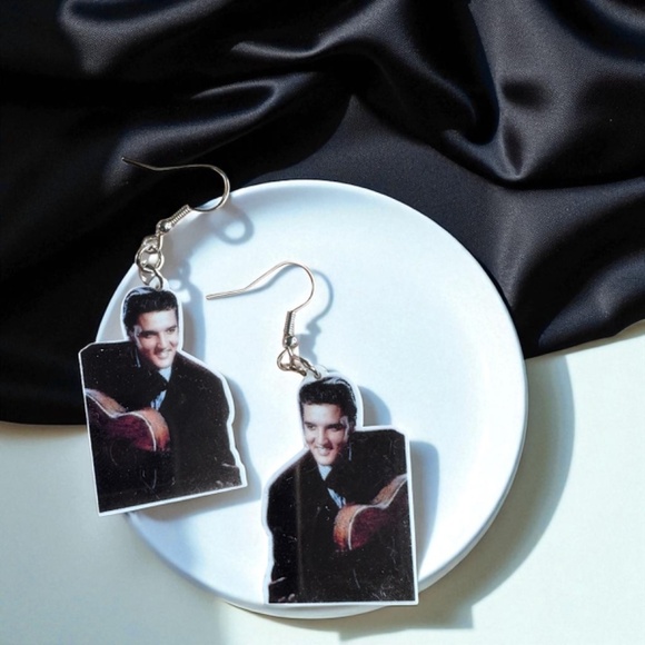 Rock Your Style: Elvis Presley Dangle Earrings – Iconic Vibes in Every Pair!✨ - Picture 7 of 8